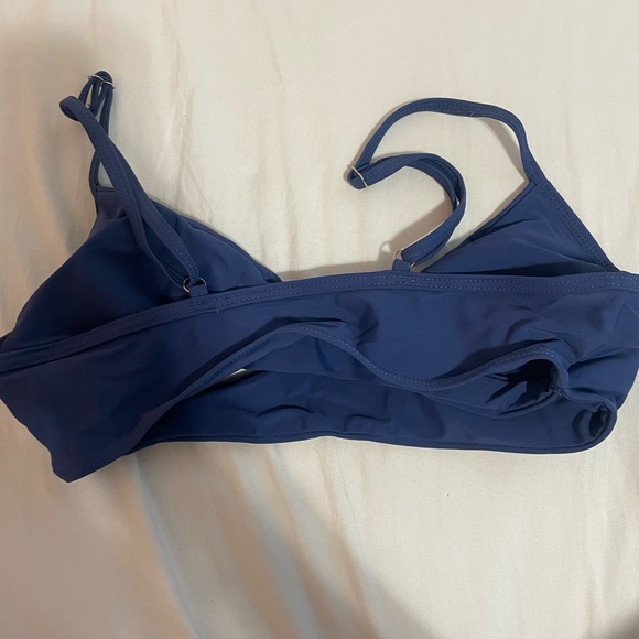 NWOT Blue twist bikini top!! - Picture 2 of 3